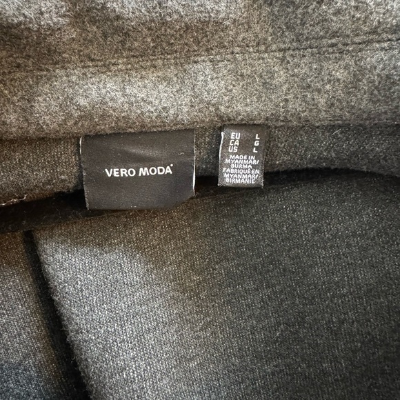 Vero Moda Gray Coat with Notched Lapels women’s large - Picture 4 of 5